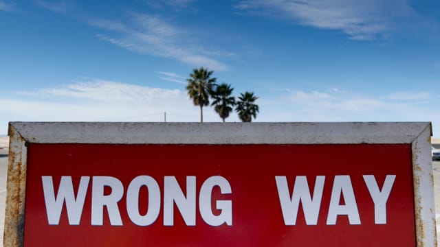 A red sign saying “wrong way”.